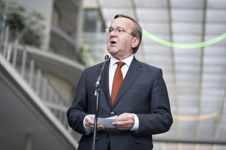 Pressekonferenz zur Weltraumsicherheitsstrategie der Bundesregierung in Berlin