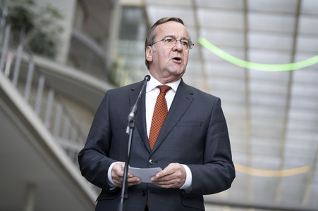 Pressekonferenz zur Weltraumsicherheitsstrategie der Bundesregierung in Berlin