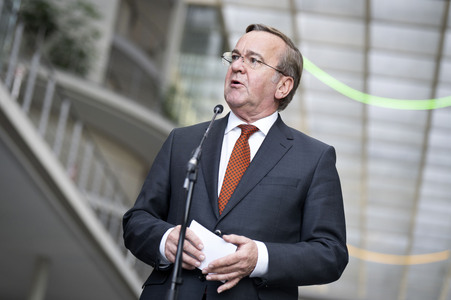 Pressekonferenz zur Weltraumsicherheitsstrategie der Bundesregierung in Berlin