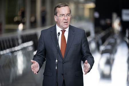 Pressekonferenz zur Weltraumsicherheitsstrategie der Bundesregierung in Berlin