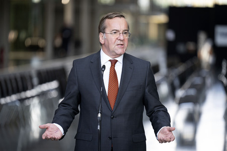 Pressekonferenz zur Weltraumsicherheitsstrategie der Bundesregierung in Berlin