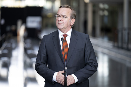 Pressekonferenz zur Weltraumsicherheitsstrategie der Bundesregierung in Berlin