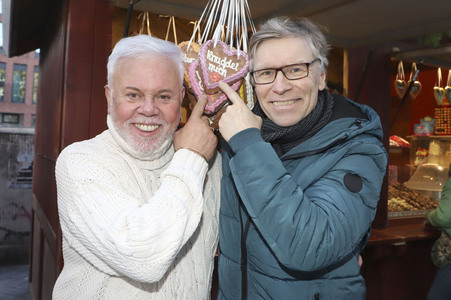 Taco und Thorsten Laussch auf dem Weihnachtmarkt in Hamburg