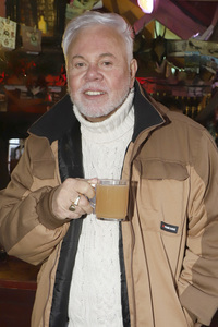 Taco und Thorsten Laussch auf dem Weihnachtmarkt in Hamburg