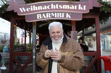 Taco und Thorsten Laussch auf dem Weihnachtmarkt in Hamburg