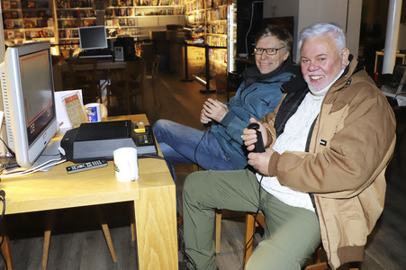 Taco und Thorsten Laussch auf dem Weihnachtmarkt in Hamburg