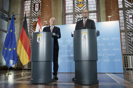 Antrittsbesuch von Bundeskanzler Friedrich Merz im Roten Rathaus in Berlin