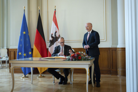 Antrittsbesuch von Bundeskanzler Friedrich Merz im Roten Rathaus in Berlin