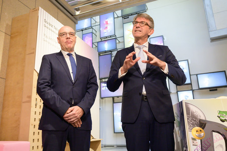 Austellungseröffnung 'Du bist Teil der Geschichte' in Bonn