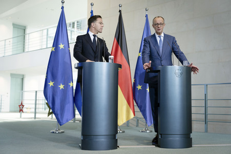 Empfang des NATO-Generalsekretärs in Berlin