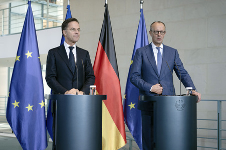 Empfang des NATO-Generalsekretärs in Berlin