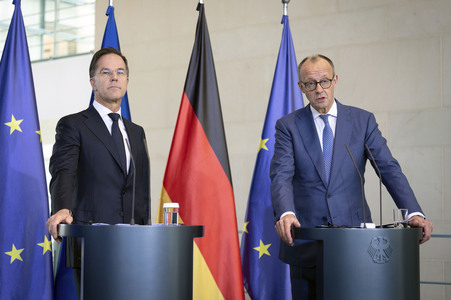 Empfang des NATO-Generalsekretärs in Berlin