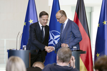 Empfang des NATO-Generalsekretärs in Berlin