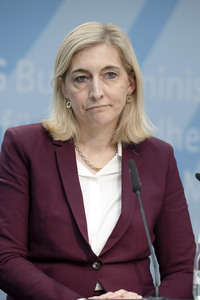 Pressekonferenz mit Nina Warken in Berlin