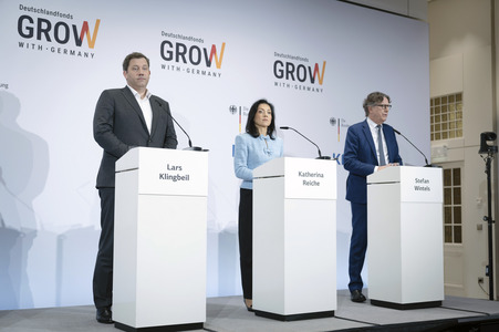 Pressekonferenz zur Vorstellung des Deutschlandfonds bei der KfW-Bankengruppe in Berlin