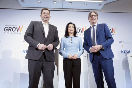 Pressekonferenz zur Vorstellung des Deutschlandfonds bei der KfW-Bankengruppe in Berlin