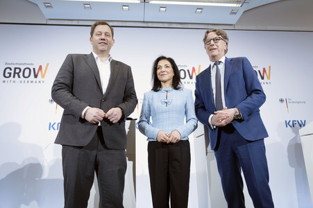 Pressekonferenz zur Vorstellung des Deutschlandfonds bei der KfW-Bankengruppe in Berlin