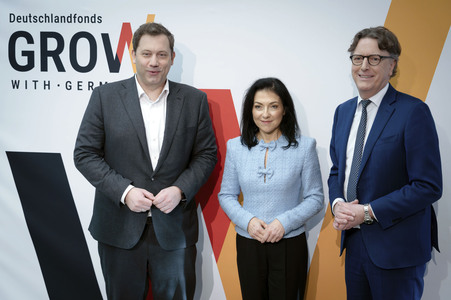 Pressekonferenz zur Vorstellung des Deutschlandfonds bei der KfW-Bankengruppe in Berlin