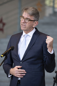 Pressestatment mit Wolfram Weimer nach dem Treffen mit Musikerinnen und Musikern im Kanzleramt in Berlin