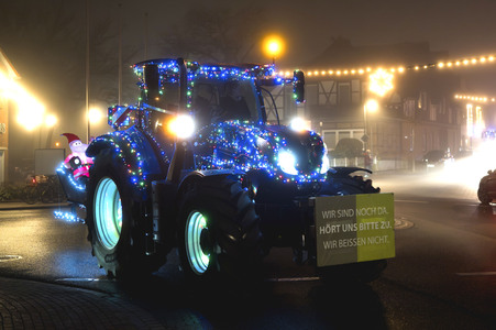 Lichterfahrt der Landwirte in Bienenbüttel