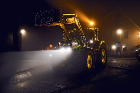 Lichterfahrt der Landwirte in Bienenbüttel