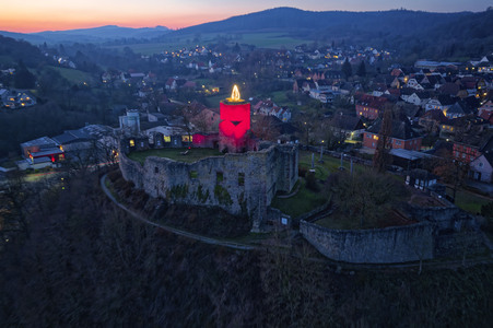 Adventskerze Burgruine Polle