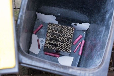 Symbolbild Feuerwerkskörper-Müll