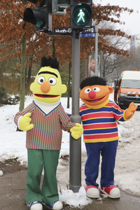 Ernie und Bert werden Ampelmännchen in Hamburg