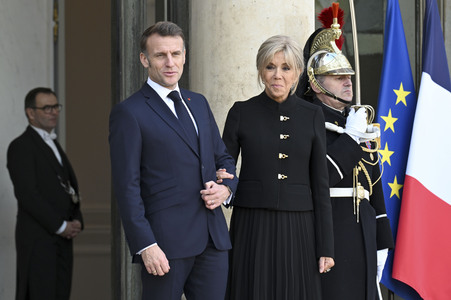 Empfang von König Felipe VI. in Paris