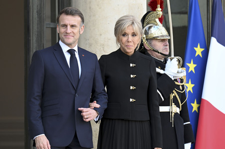 Empfang von König Felipe VI. in Paris
