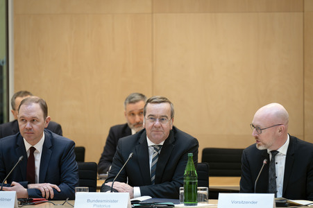 Politische Sitzung des Verteidigungsausschusses des Bundesrates in Berlin