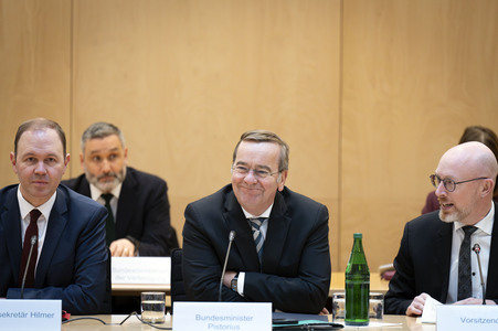Politische Sitzung des Verteidigungsausschusses des Bundesrates in Berlin