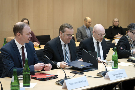 Politische Sitzung des Verteidigungsausschusses des Bundesrates in Berlin