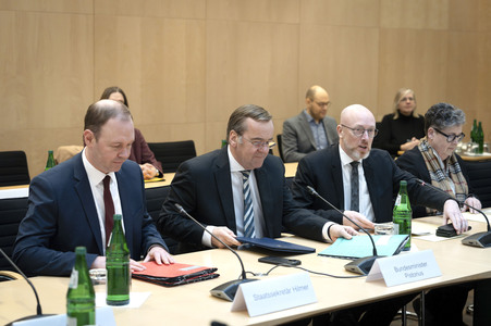 Politische Sitzung des Verteidigungsausschusses des Bundesrates in Berlin