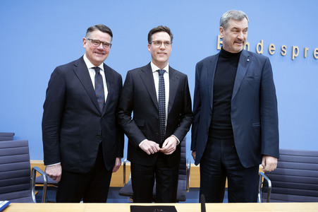 Bundespressekonferenz '3 Löwen Allianz' in Berlin