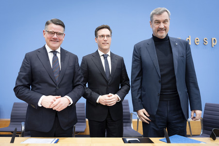 Bundespressekonferenz '3 Löwen Allianz' in Berlin