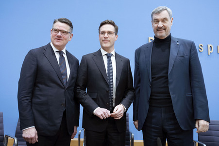 Bundespressekonferenz '3 Löwen Allianz' in Berlin