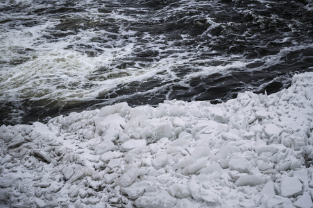 Eisschollen in Geesthacht