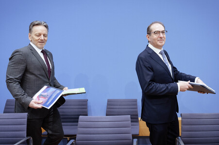 Bundespressekonferenz 'Vorstellung der Dunkelfeldstudie zur Gewaltbetroffenheit in Deutschland' in Berlin