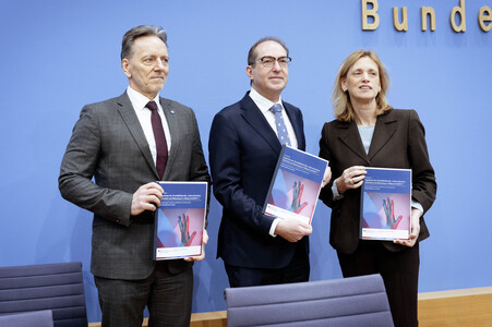 Bundespressekonferenz 'Vorstellung der Dunkelfeldstudie zur Gewaltbetroffenheit in Deutschland' in Berlin