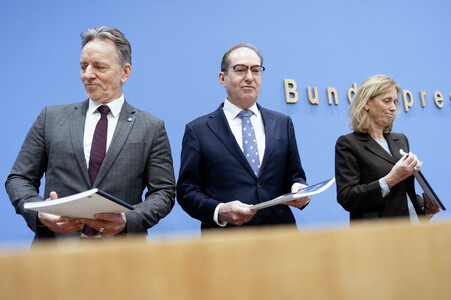 Bundespressekonferenz 'Vorstellung der Dunkelfeldstudie zur Gewaltbetroffenheit in Deutschland' in Berlin