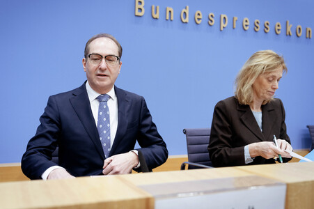 Bundespressekonferenz 'Vorstellung der Dunkelfeldstudie zur Gewaltbetroffenheit in Deutschland' in Berlin