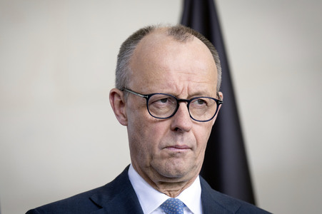 Übergabe vom Jahresgutachten 2026 der Expertenkommission Forschung und Innovation an den Bundeskanzler in Berlin