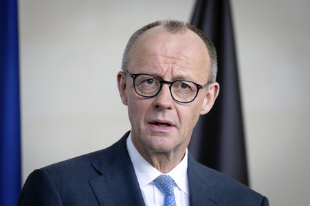 Übergabe vom Jahresgutachten 2026 der Expertenkommission Forschung und Innovation an den Bundeskanzler in Berlin