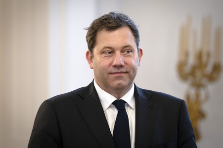 Übergabe der Wohlfahrtsmarken 2026 durch den Bundesminister der Finanzen an den Bundespräsidenten in Berlin