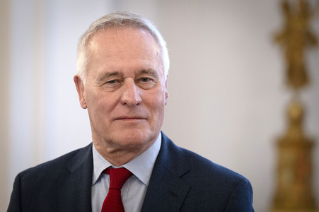 Übergabe der Wohlfahrtsmarken 2026 durch den Bundesminister der Finanzen an den Bundespräsidenten in Berlin