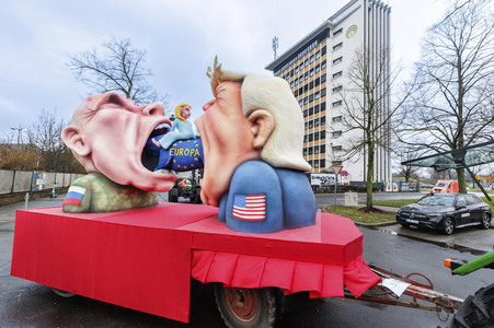 Aufstellung des Rosenmontag-Zuges in Düsseldorf