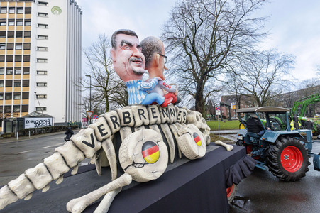 Aufstellung des Rosenmontag-Zuges in Düsseldorf