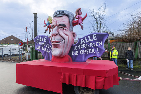 Aufstellung des Rosenmontag-Zuges in Düsseldorf