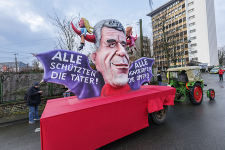 Aufstellung des Rosenmontag-Zuges in Düsseldorf